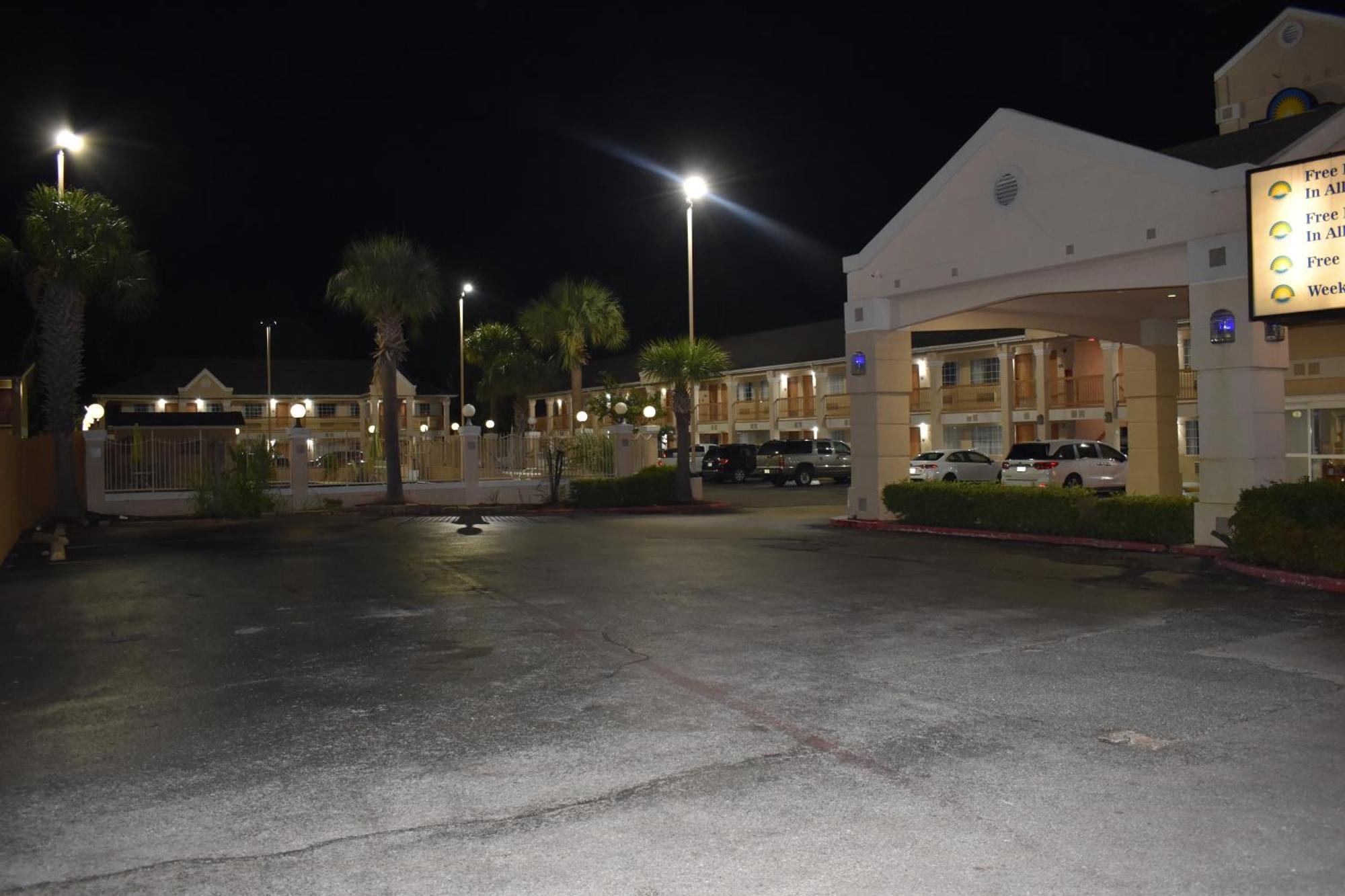 Days Inn By Wyndham Nacogdoches/Sfa University/Downtown Eksteriør bilde
